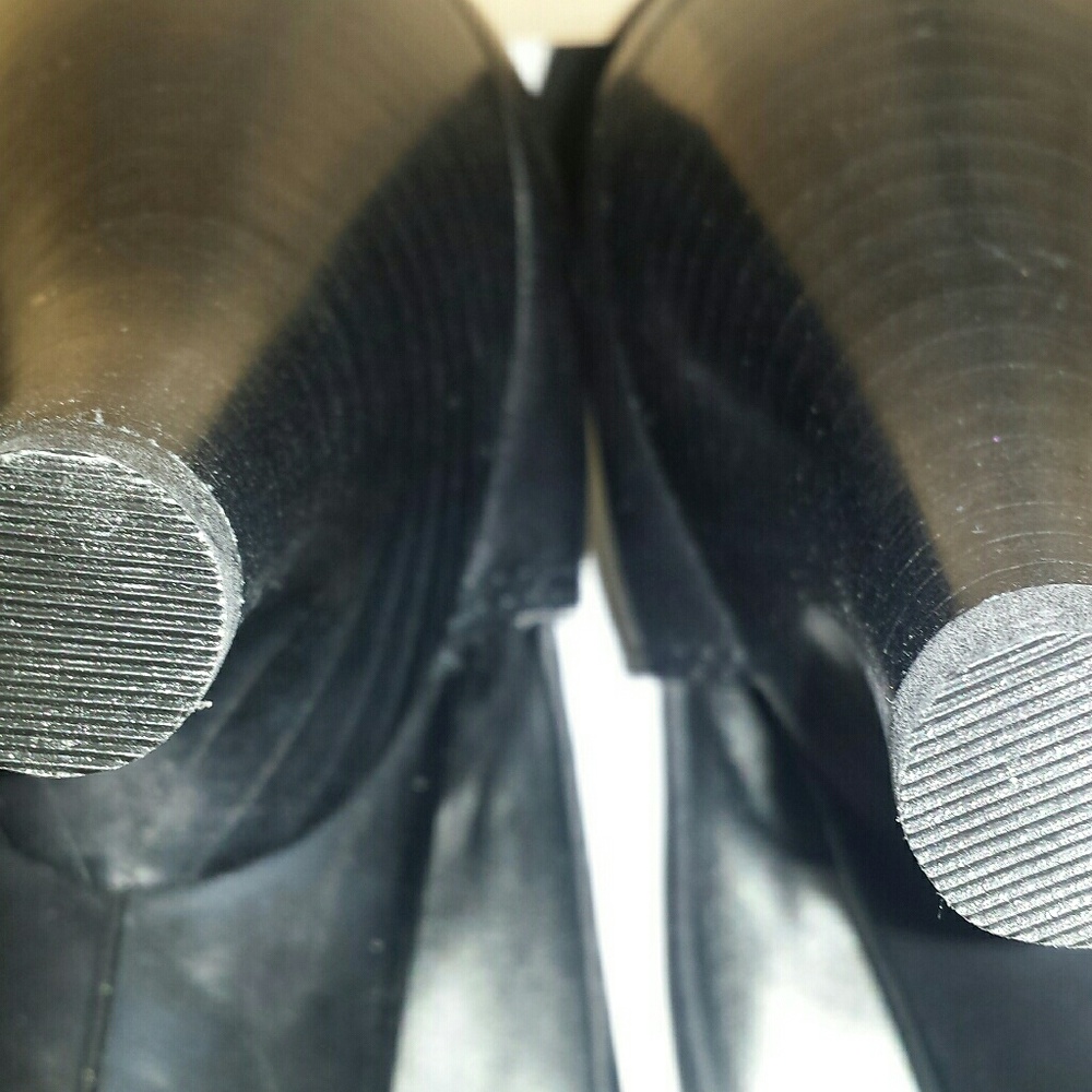 Shoes - Picture 7 of 8